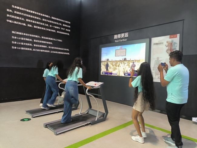 一堂行走的国际课 澳门·威尼斯人(中国)官方网站斯里兰卡师生走进武汉光谷体验科技与创新